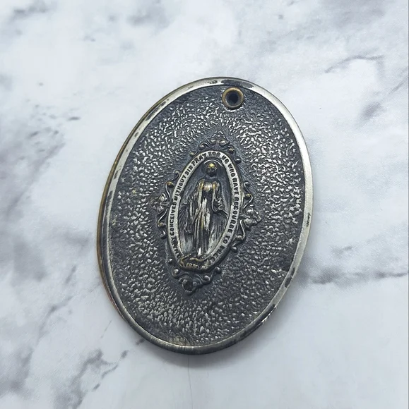 Vintage  Catholic Pendant Charm - Picture 5 of 6